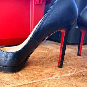 Christian Louboutin Black Leather Platform Stiletto. size 36